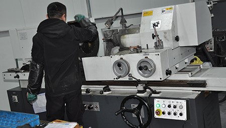 磨床精(jīng)度對硬質(zhì)合金工(gōng)件的加工(gōng)精(jīng)度有(yǒu)何影響